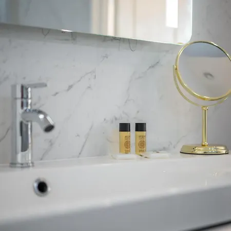 Appartement Le Cap, 3p Rénové, Coeur Vieille Ville, Avec Parking Public Interparking Sablettes *