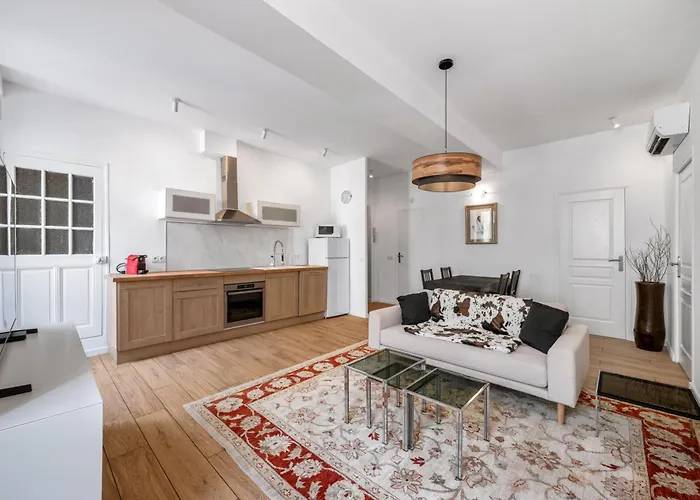 Le Cap, 3p Renove, Coeur Vieille Ville, Avec Parking Public Interparking Sablettes *