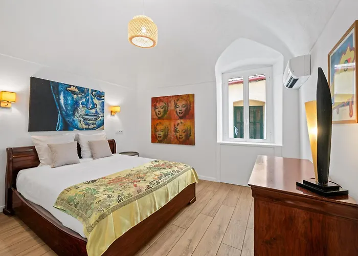 Le Cap, 3p Renove, Coeur Vieille Ville, Avec Parking Public Interparking Sablettes